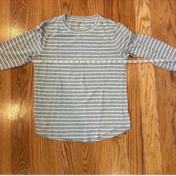 Like New GAP Feather Long Sleeve Striped Tee- Gray and White, Size Large - Picture 6 of 8